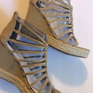 NEW 👠- Carlos Santana High Heel Wedge Shoes